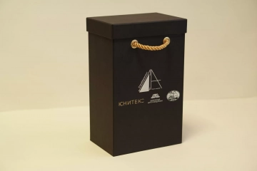 Коробки с ручками