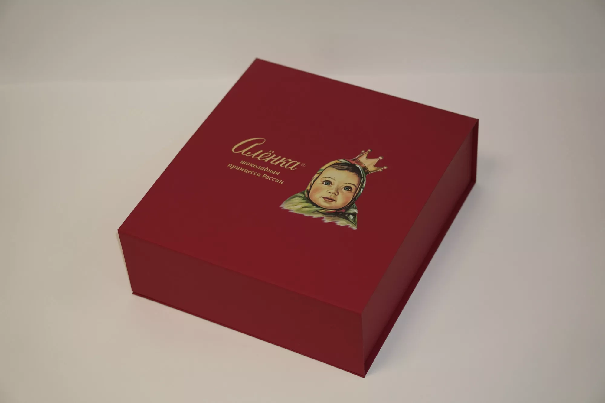 Коробка с магнитным клапаном и ложементом Коробка с магнитным клапаном и ложементом