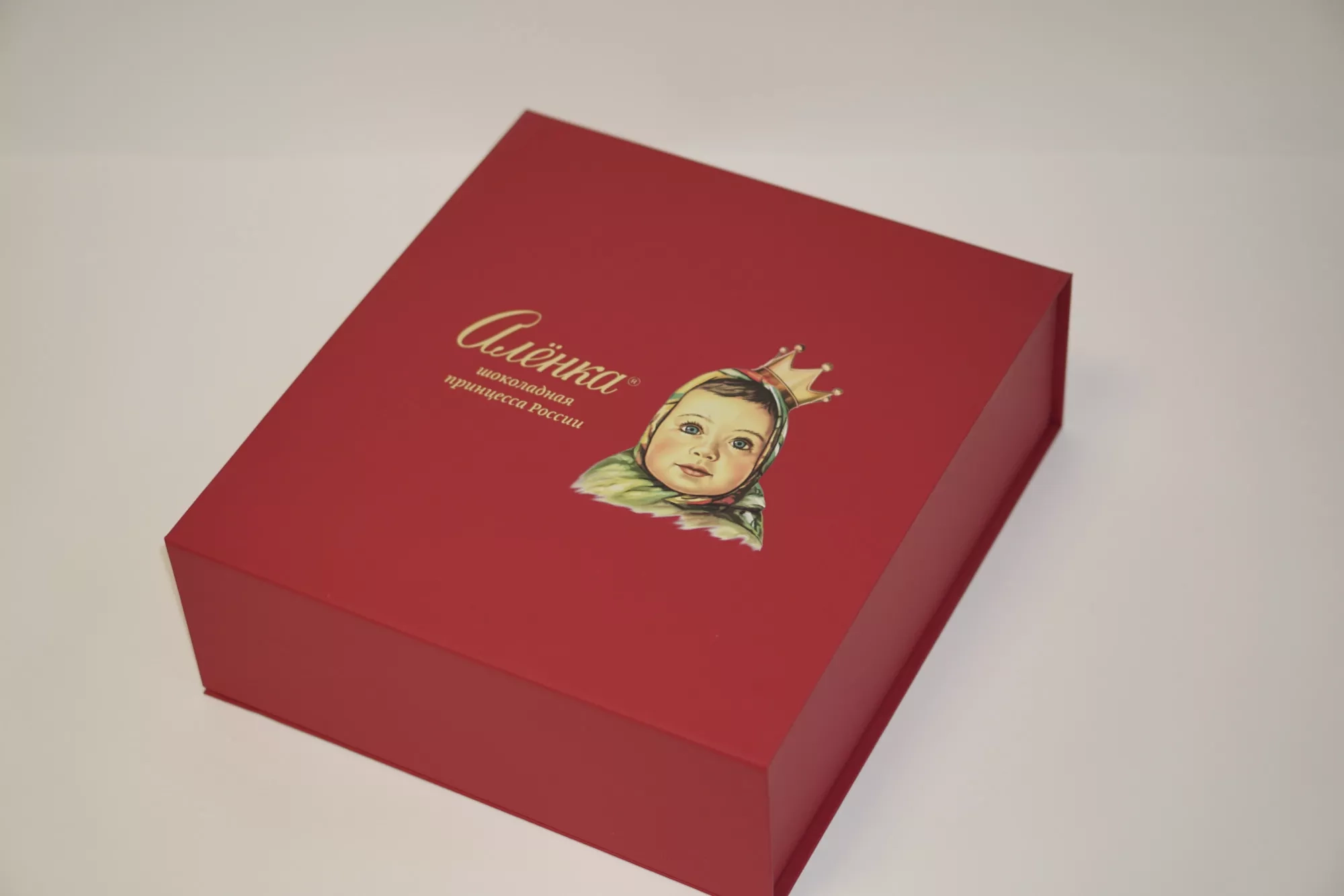 Коробка с магнитным клапаном и ложементом Коробка с магнитным клапаном и ложементом