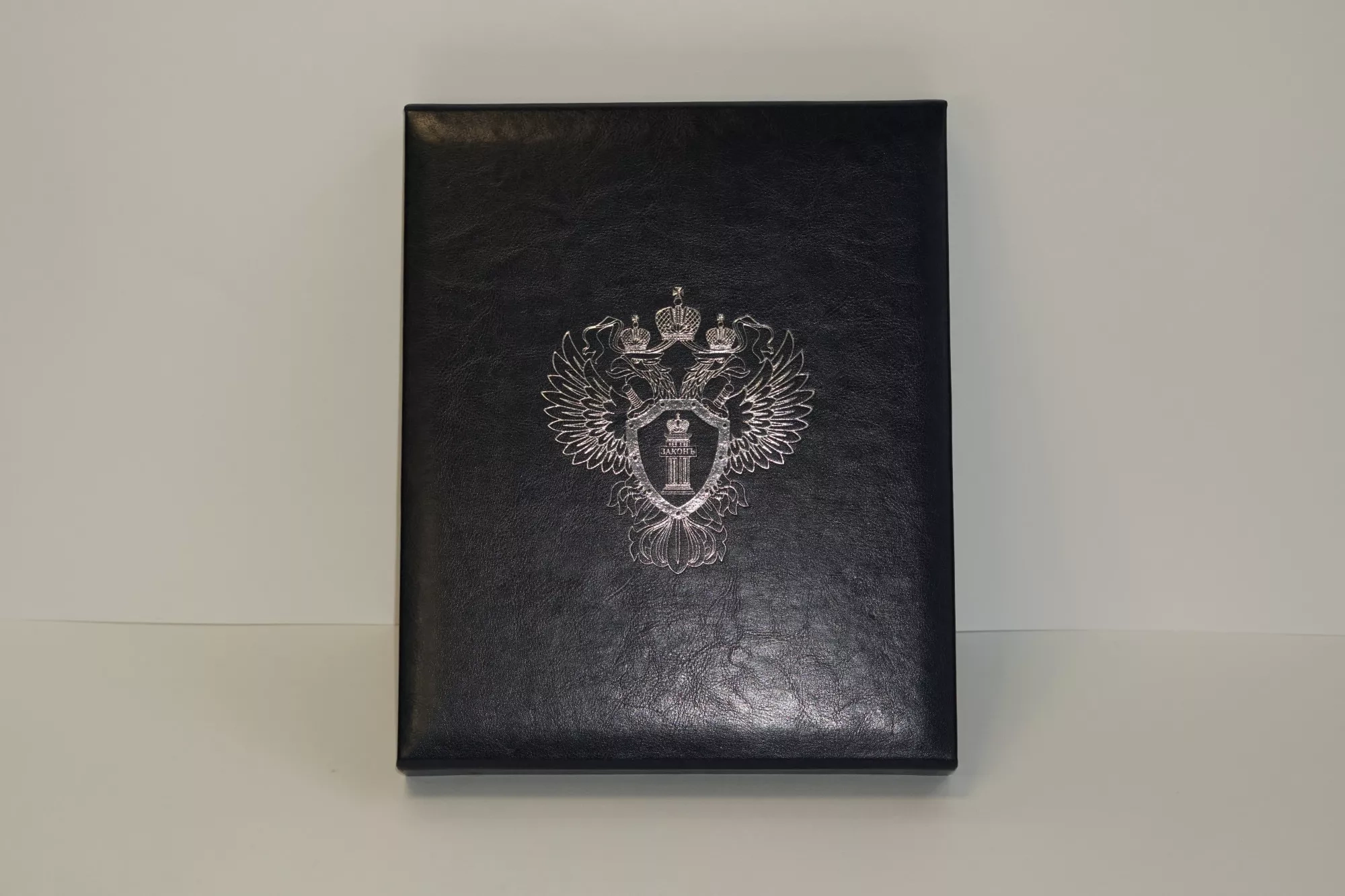 Коробка с магнитным клапаном и ложементом для наградной продукции Коробка с магнитным клапаном и ложементом для наградной продукции