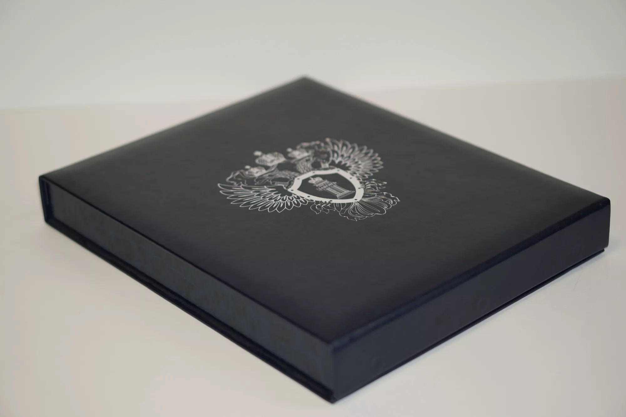 Коробка с магнитным клапаном и ложементом для наградной продукции Коробка с магнитным клапаном и ложементом для наградной продукции