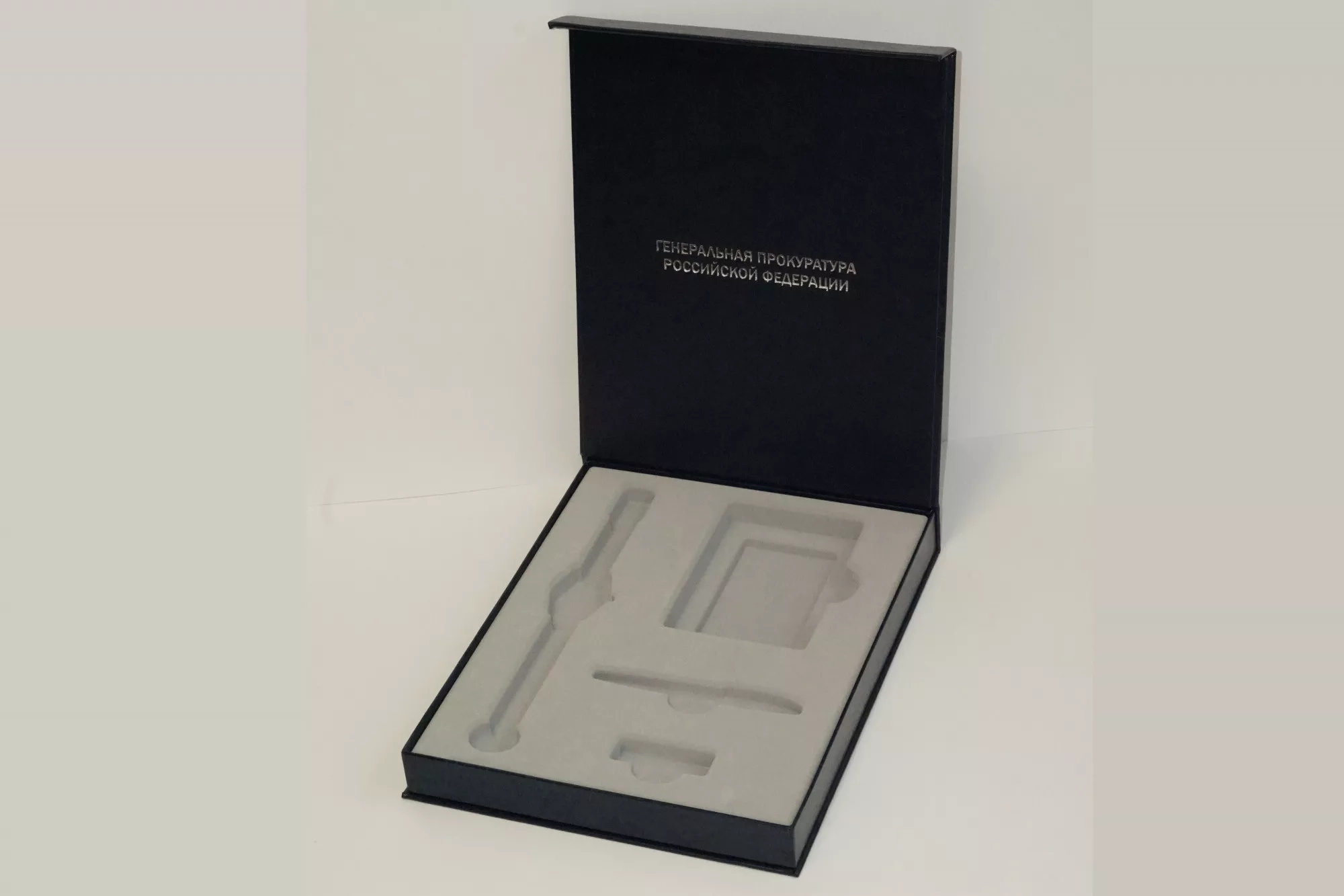 Коробка с магнитным клапаном и ложементом для наградной продукции Коробка с магнитным клапаном и ложементом для наградной продукции