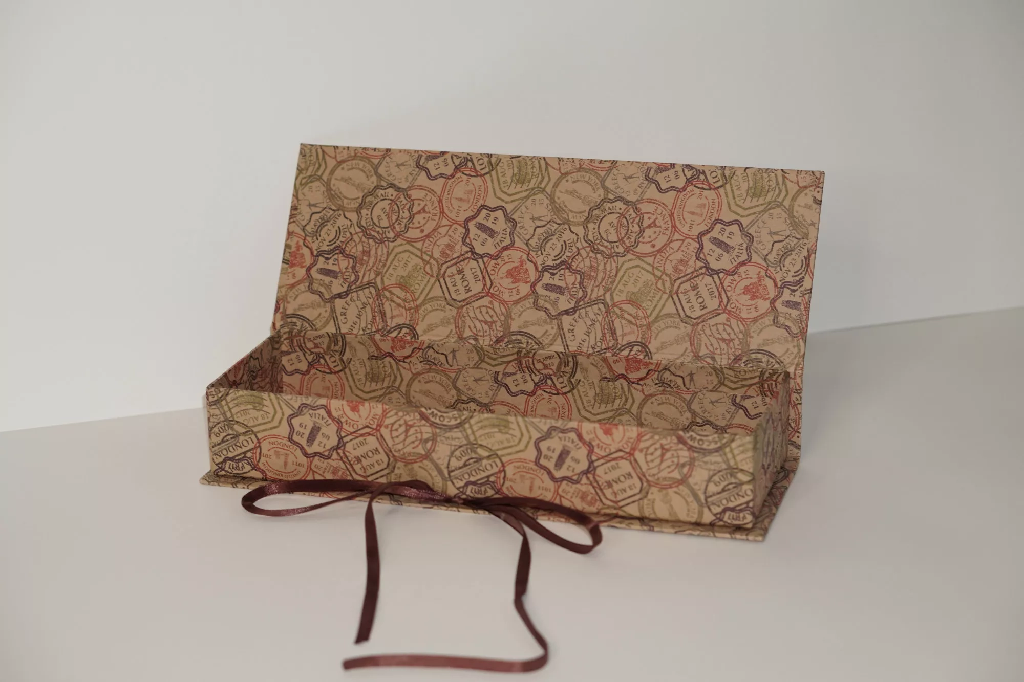 Коробка-книжка с лентами Коробка-книжка с лентами