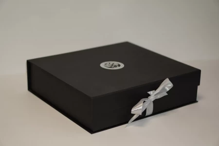 Коробка с 3-D аппликацией