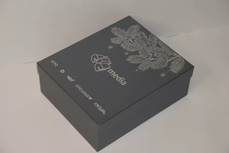 Коробка крышка-дно с тиснением голографической фольгой