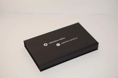 Коробка с выборочным УФ лакированием